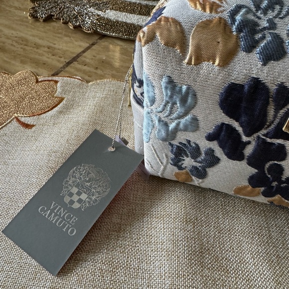 Vince Camuto Makeup Bag NWT - Picture 3 of 12